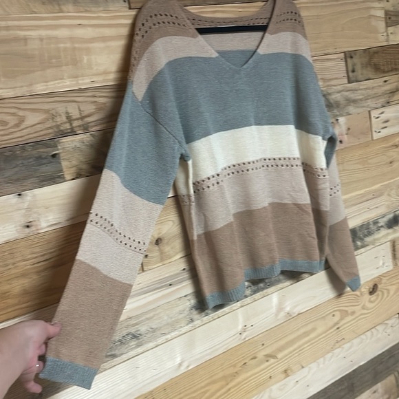 Royal + Reese size XL Striped Gray, White, and Tan V-Neck Lightweight Sweater - Picture 7 of 8